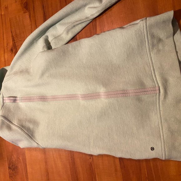 Lululemon Yin to My Yang Sweater- Size 4 - Picture 2 of 3